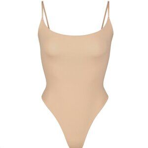 SKIMS FITS EVERYBODY CAMI BODYSUIT CLAY